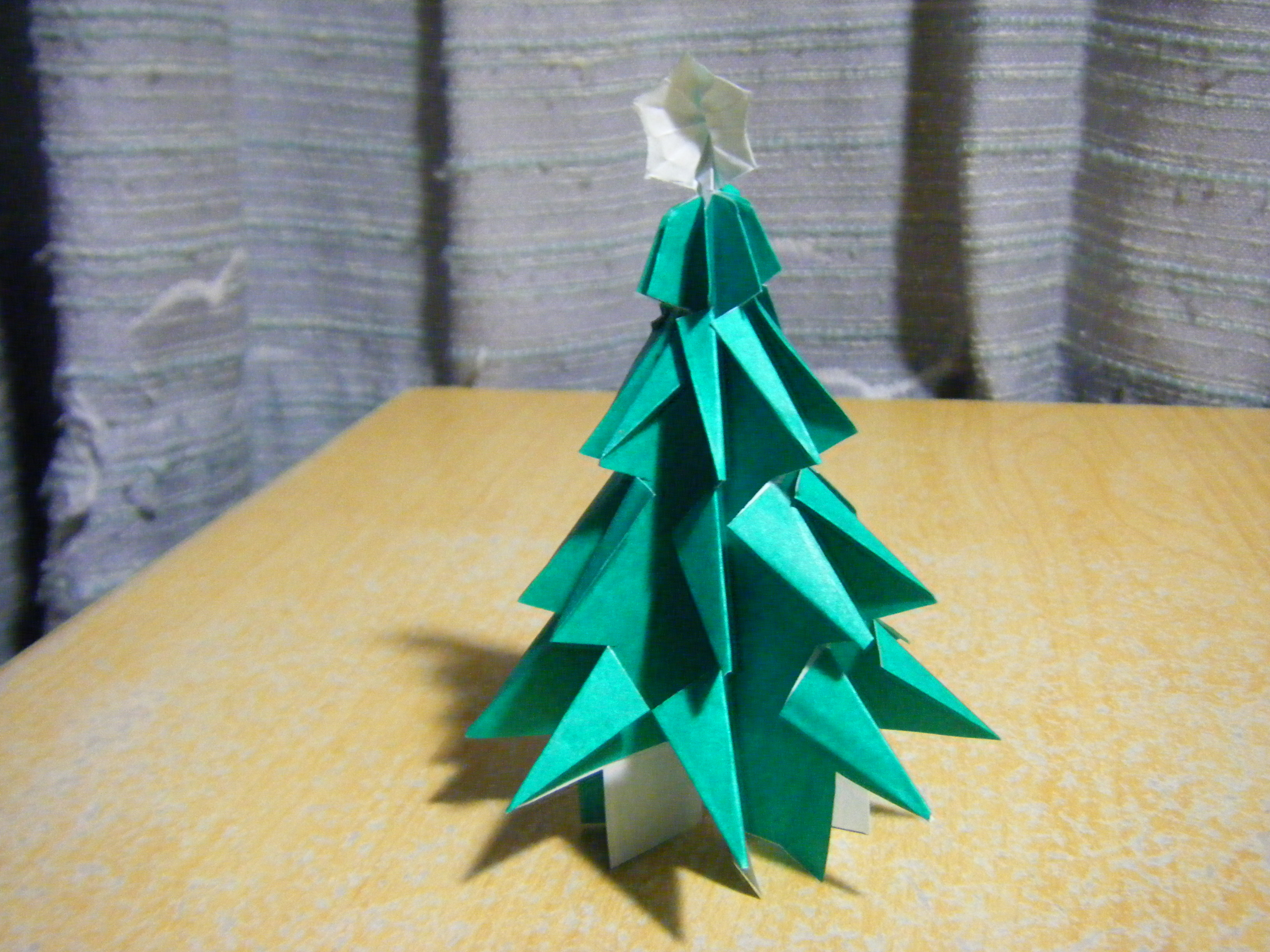 立体クリスマスツリーの飾りを折り紙で簡単に手作り ポッチャリー