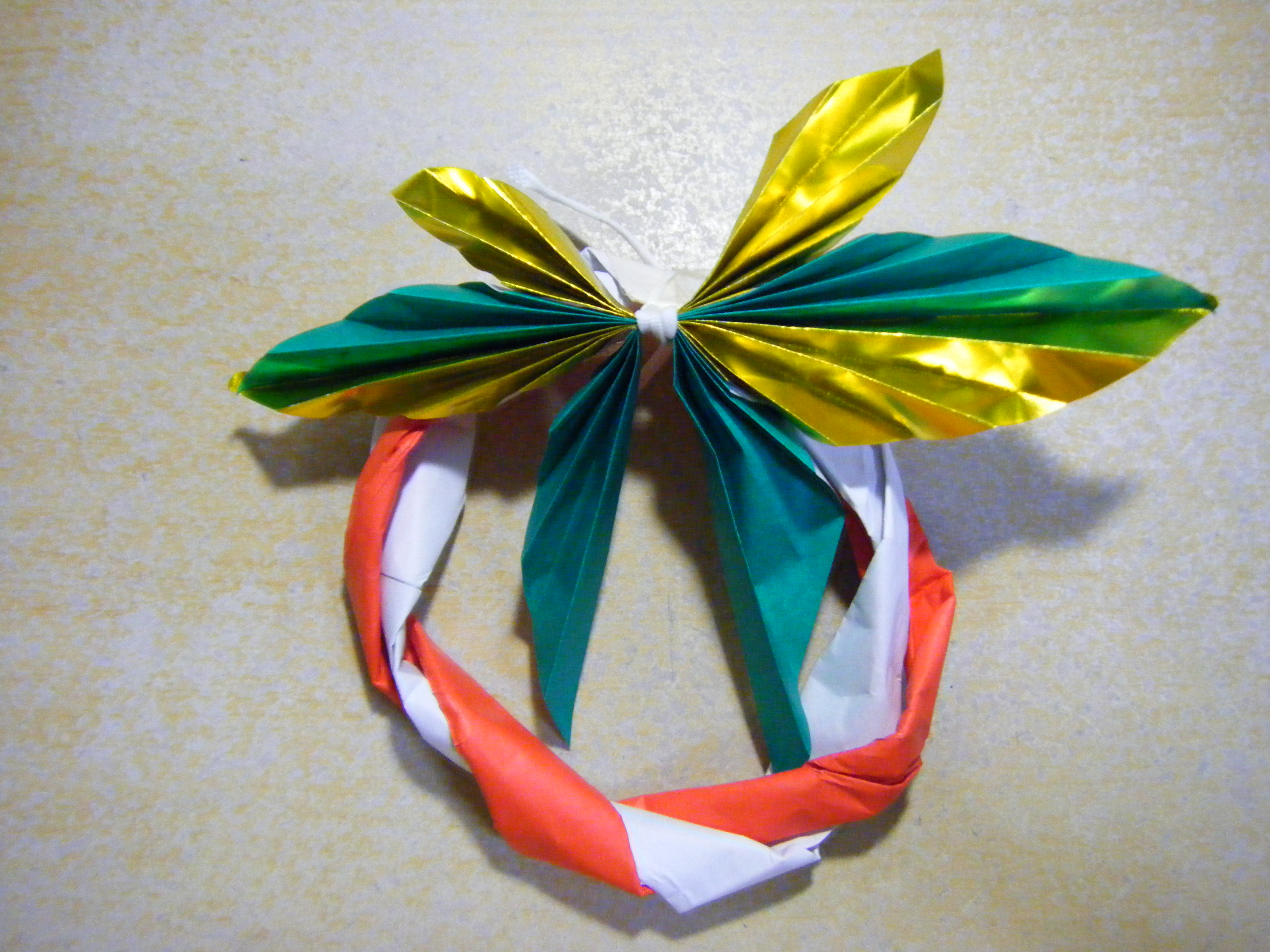 正月飾りのリース 輪飾り を折り紙で簡単に手作り デイサービスでも是非 ポッチャリータイムズ