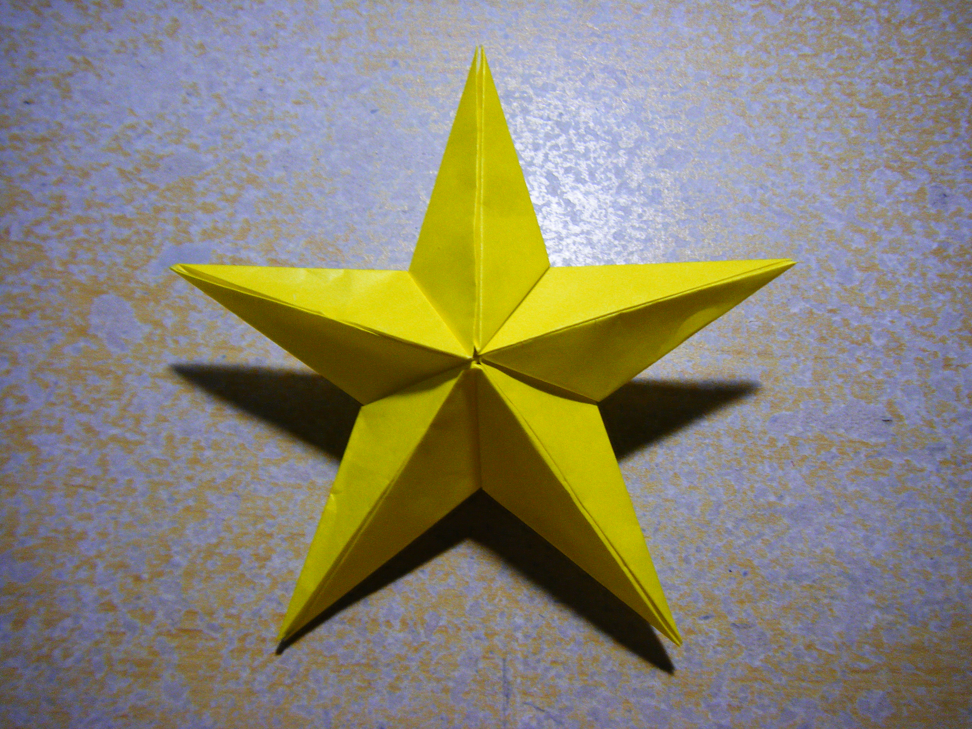 クリスマス 折り紙での立体の星のオーナメントの作り方は簡単